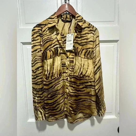 ZARA WOMAN CAMEL/BLACK ANIMAL PRINT FLOWING SHIRT BLOUSE SIZE SMALL NWT - Picture 4 of 6